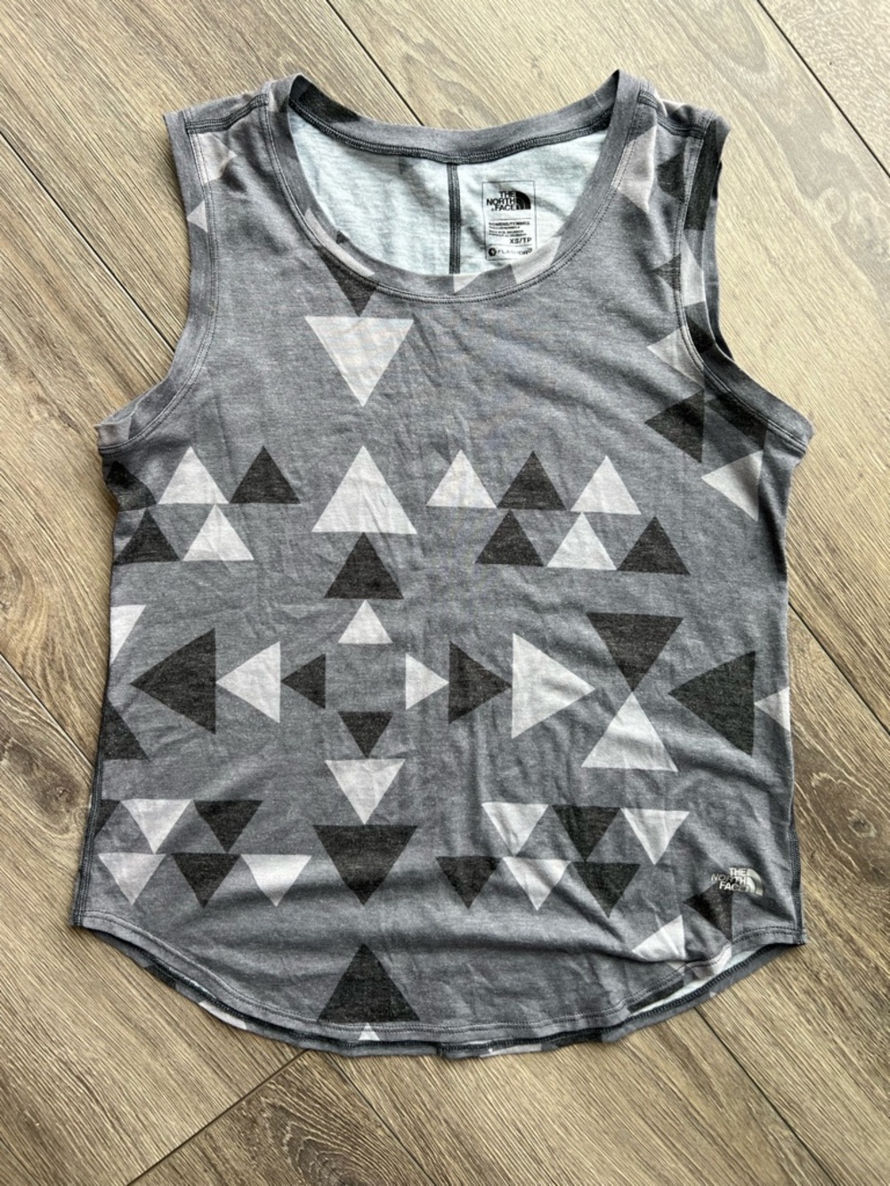 The North Face Women's Gray Triangle Print Sleeveless Tank Top Flash Dry Size XS